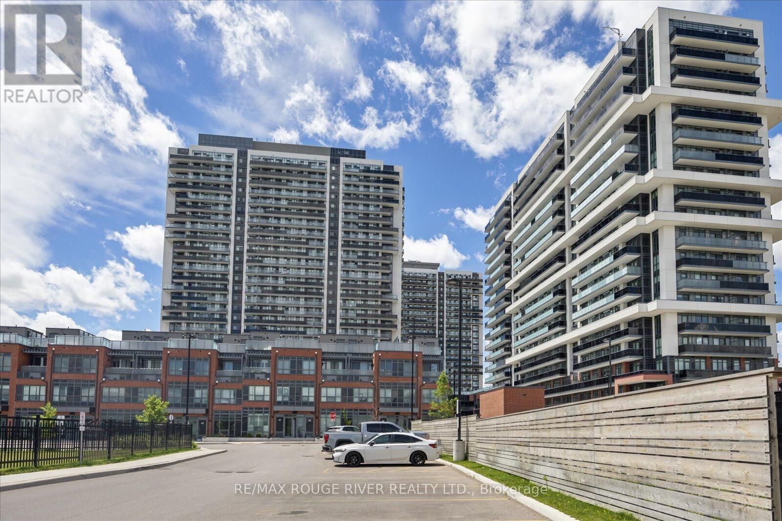 Property Photo: 2545 Simcoe Street North 728 ON L1L 0W3