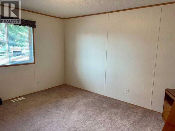 Property Photo:  5014 45 Avenue  AB T9X 1Y4 