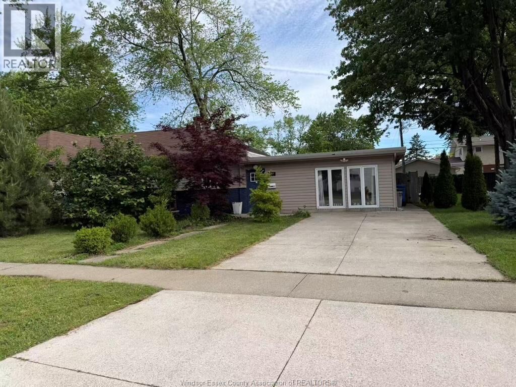 Property Photo:  307 Sacred Heart Drive  ON N9J 1T1 