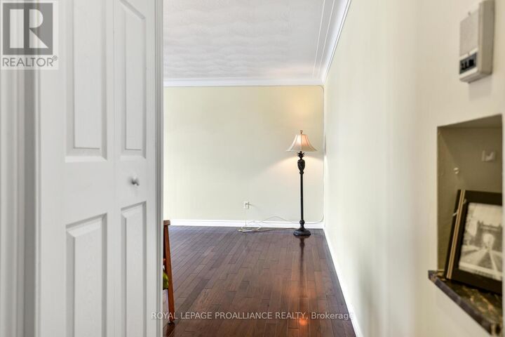 Property Photo:  167 East Pearl Street East 11  ON K6V 1R5 