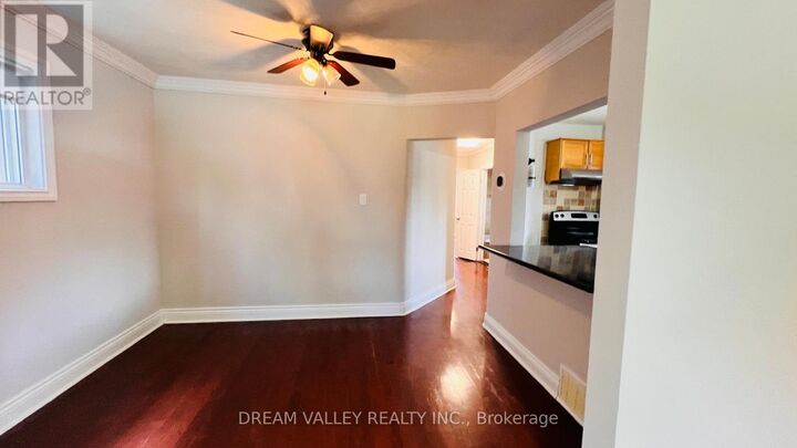 Property Photo:  55 Colonial Avenue Main  ON M1M 2C4 