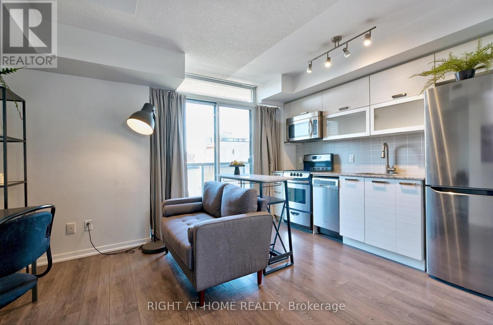 Property Photo: 68 Abell Street West 336 ON M6J 0B1