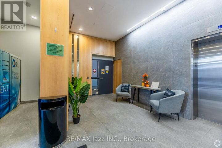 Property Photo: 100 Bond Street East 1207 ON L1G 0E6