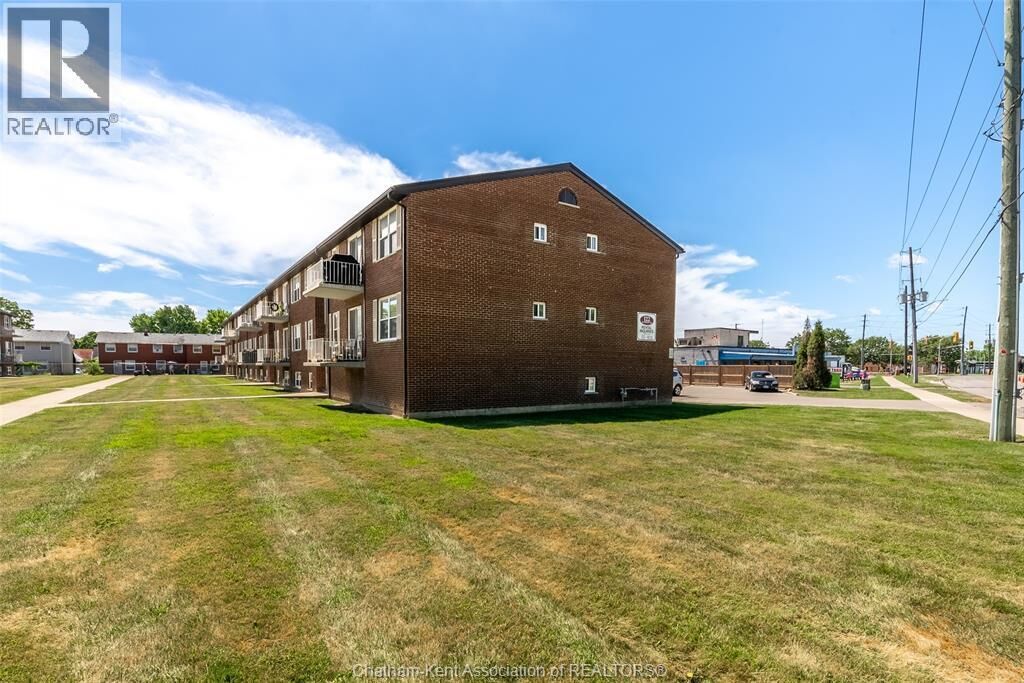 Property Photo:  122 Riverview Drive 130  ON N7M 1A5 