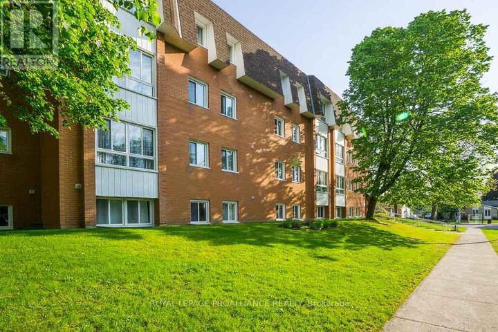 Property Photo:  810 Kyle Court West 104  ON K6V 6H6 