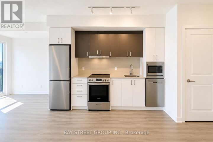 Property Photo: 50 Upper Mall Way 912 ON L4J 0L8