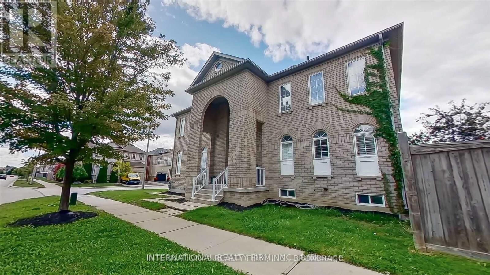 Property Photo: 2 Dolce Crescent ON L4H 3C7
