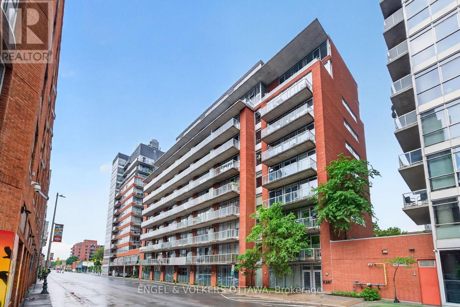 Property Photo: 383 Cumberland Street 704 ON K1N 1J7