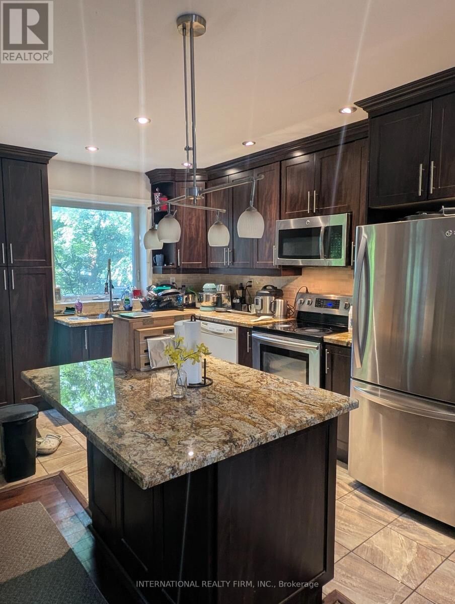 Property Photo:  216 Bogert Avenue Main House  ON M2N 1L3 