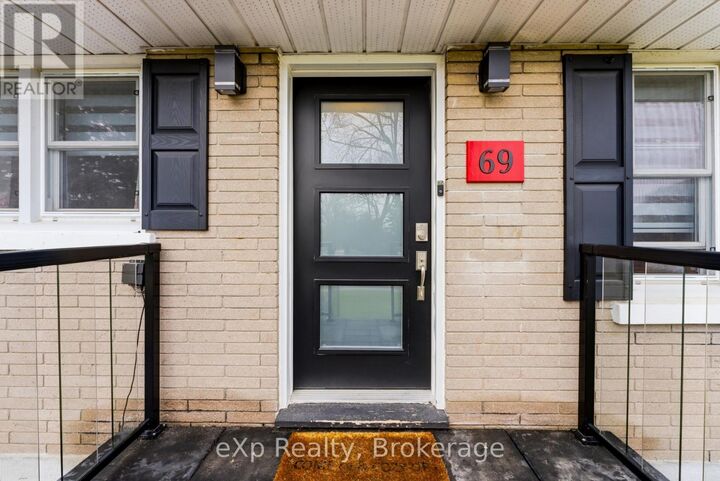 Property Photo:  69 First Avenue  ON K8V 4C2 