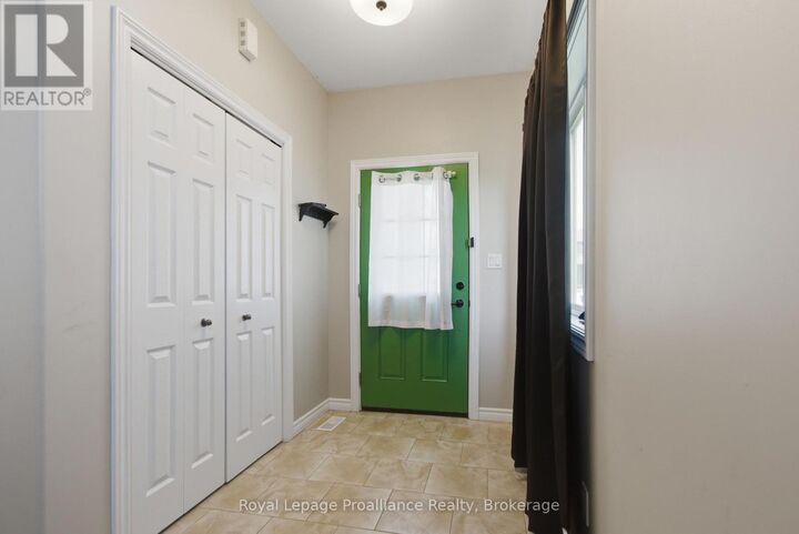 Property Photo:  5 Cottonwood Drive  ON K8N 0J3 