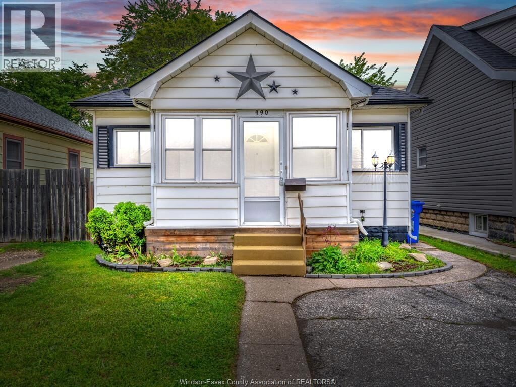 Property Photo:  990 Campbell Avenue  ON N9B 2J2 