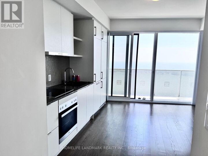 Property Photo: 100 Harbour Street 6208 ON M5J 0B5