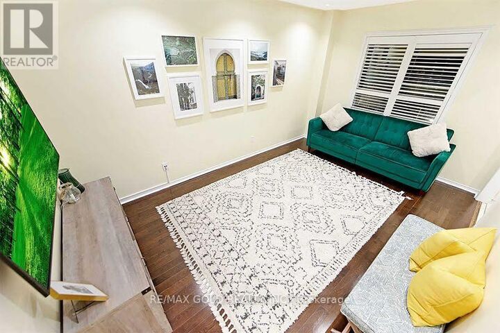 Property Photo:  3848 Periwinkle Crescent  ON L5N 6W8 