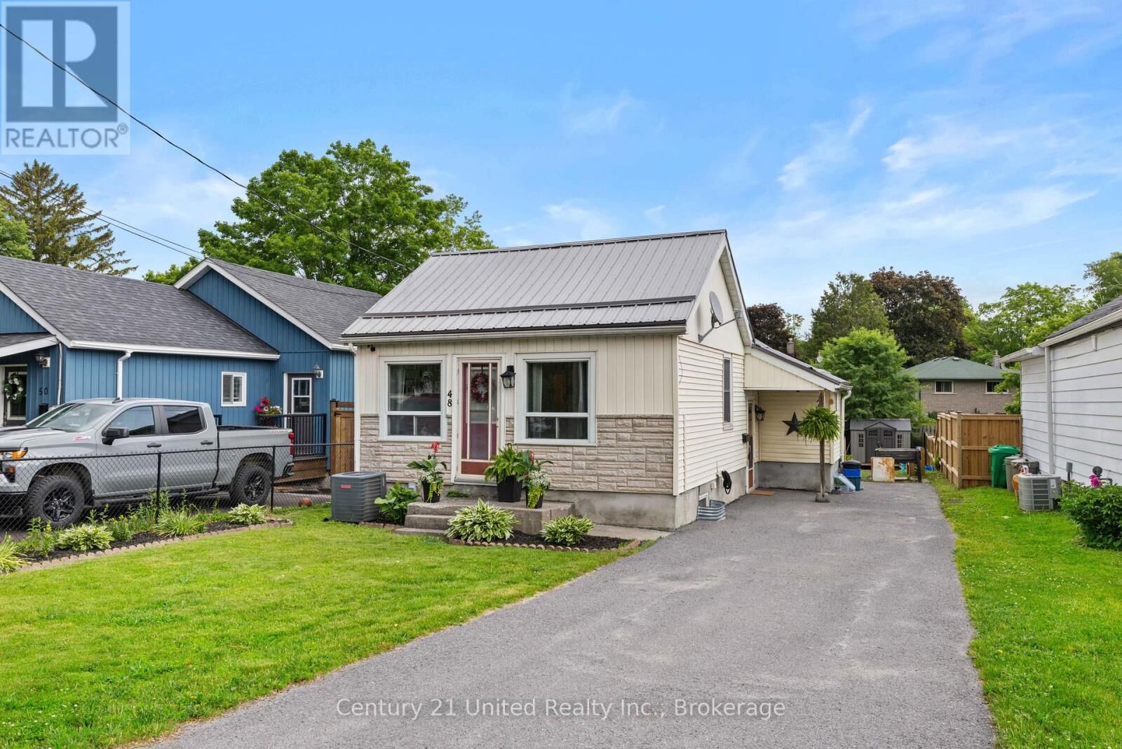 Property Photo: 48 Leahys Lane ON K9H 2H1
