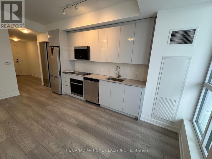 Property Photo:  498 Caldari Road 1423  ON L4K 0R6 