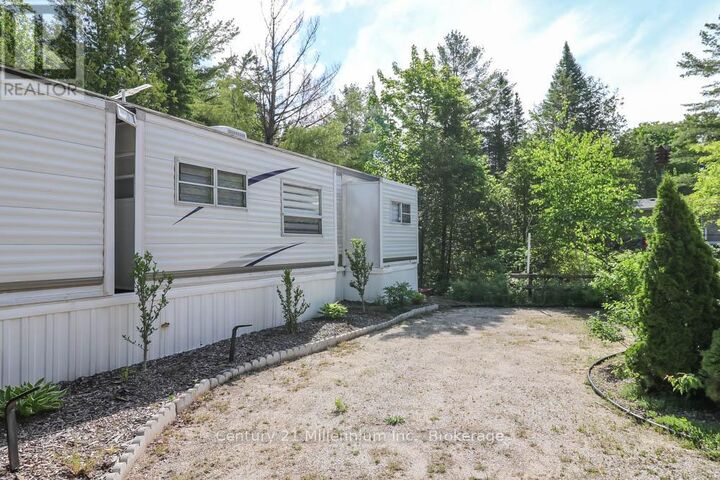Property Photo:  85 Theme Park Drive 45  ON L9Z 1X7 