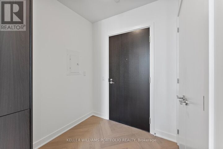 Property Photo:  11 Yorkville Avenue 2907  ON M4W 0B7 
