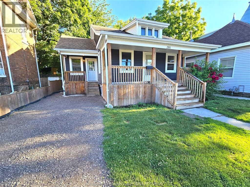 Property Photo:  201 Park Street  ON N7M 3S1 