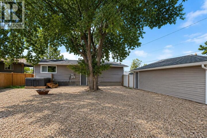 Property Photo: 10124 110 Avenue AB T8V 1S6