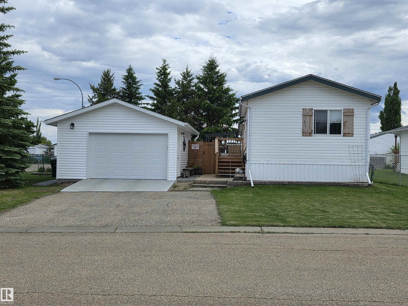 Property Photo:  3400 48 Street 88B  AB T7Z 1S1 