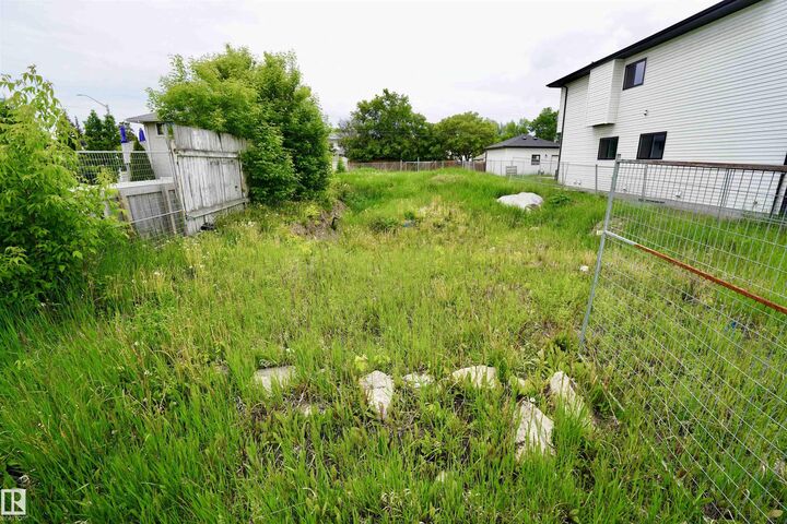 Property Photo:  10712 149 Street NW  AB T5P 1M2 