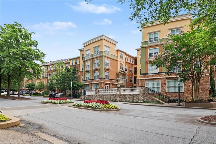 Property Photo: 10 Perimeter Summit Boulevard NE 4213 GA 30319
