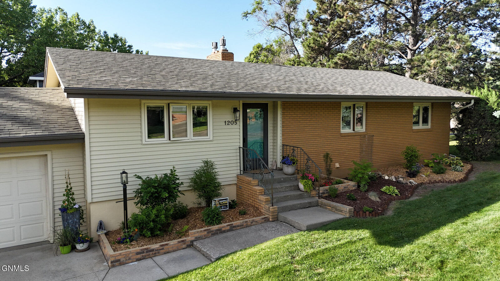 Property Photo:  1205 Coulee Road  ND 58501 