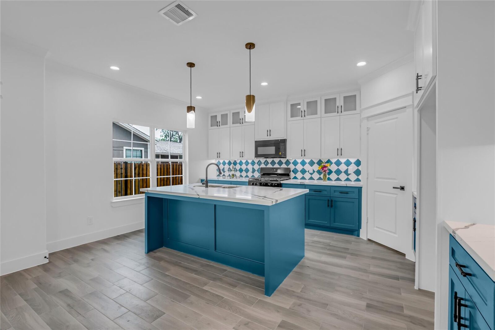 Property Photo: 3168 Golfcrest TX 77087