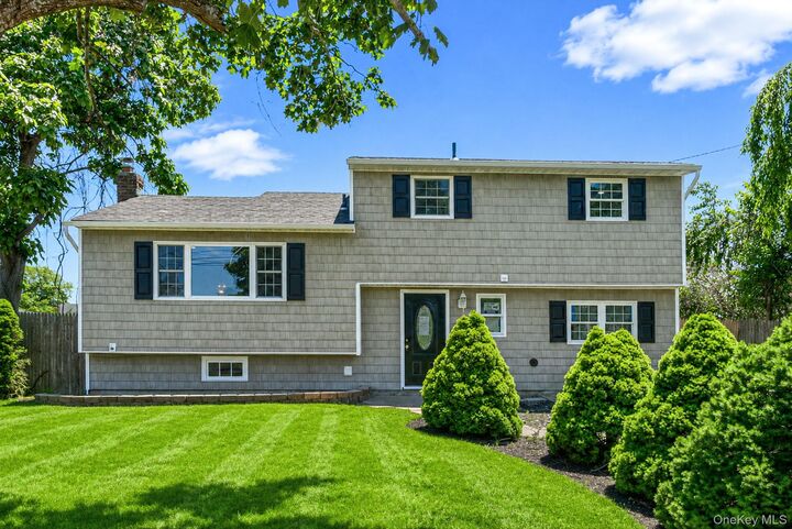 Property Photo:  18 Lark Drive  NY 11720 