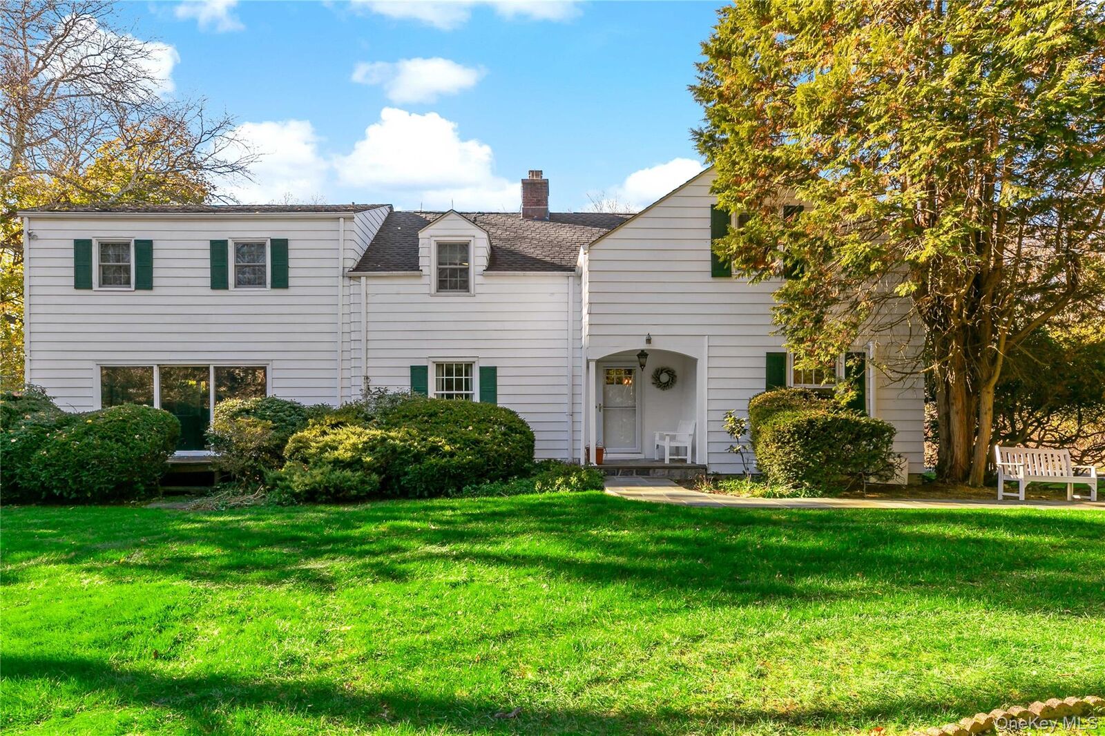 Property Photo:  1050 Knollwood Road  NY 10603 