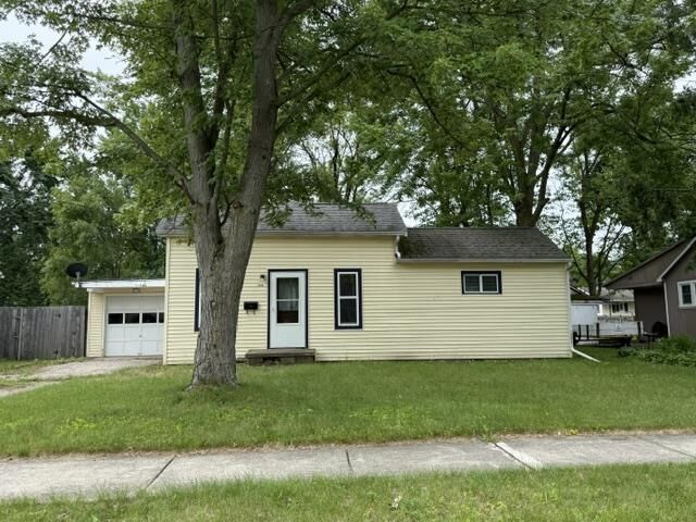 Property Photo: 1106 Crosslanes MI 48858-1857