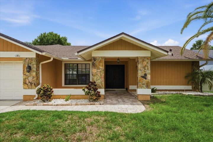 Property Photo:  11803 Sweetpea Court  FL 33635 