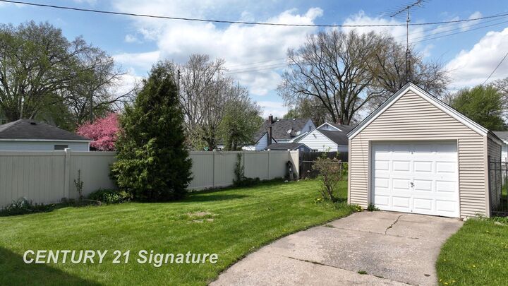 Property Photo:  1548 Maine Street  MI 48602 