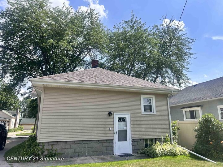 Property Photo:  1548 Maine Street  MI 48602 