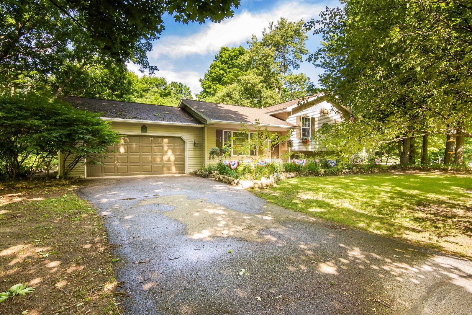 Property Photo:  2494 Holland Circle  MI 49685 