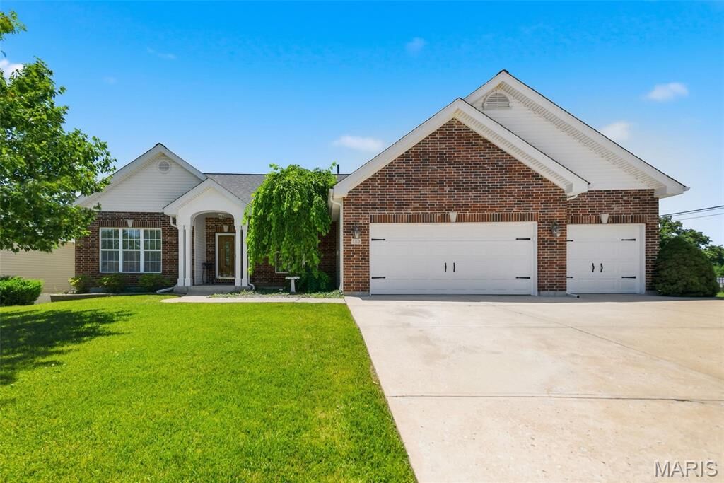 Property Photo:  202 Highland Meadows Drive  MO 63385 