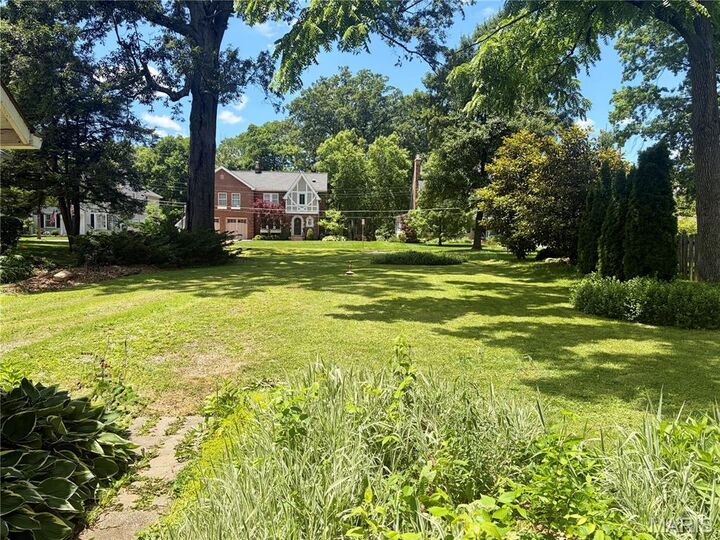 Property Photo:  822 N Clay Avenue  MO 63122 