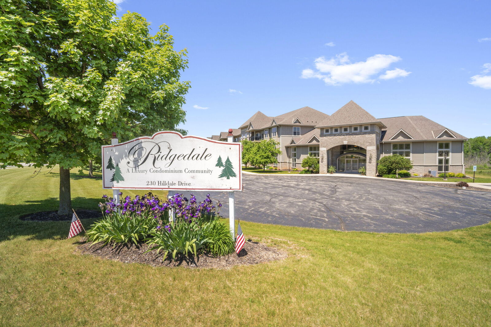 Property Photo:  230 Hilldale Dr  WI 53027 