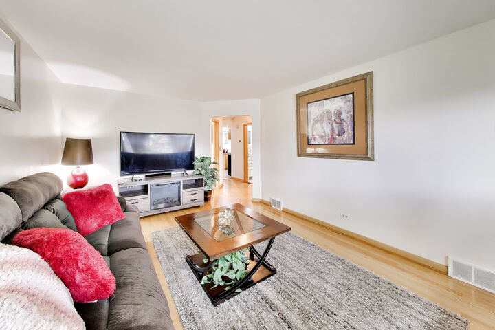 Property Photo: 1118 Bohland Avenue IL 60104