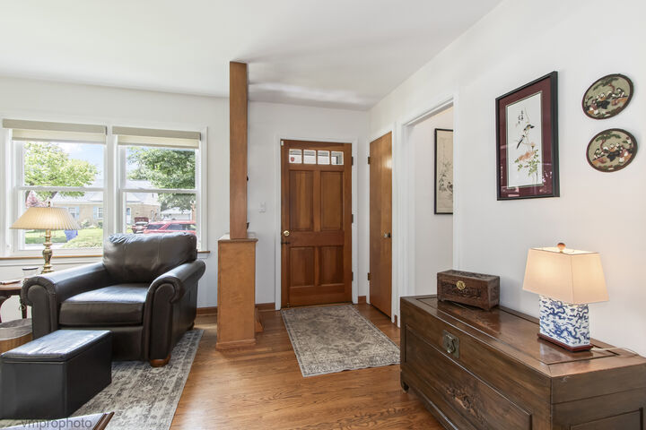 Property Photo:  511 N Maple Street  IL 60056 