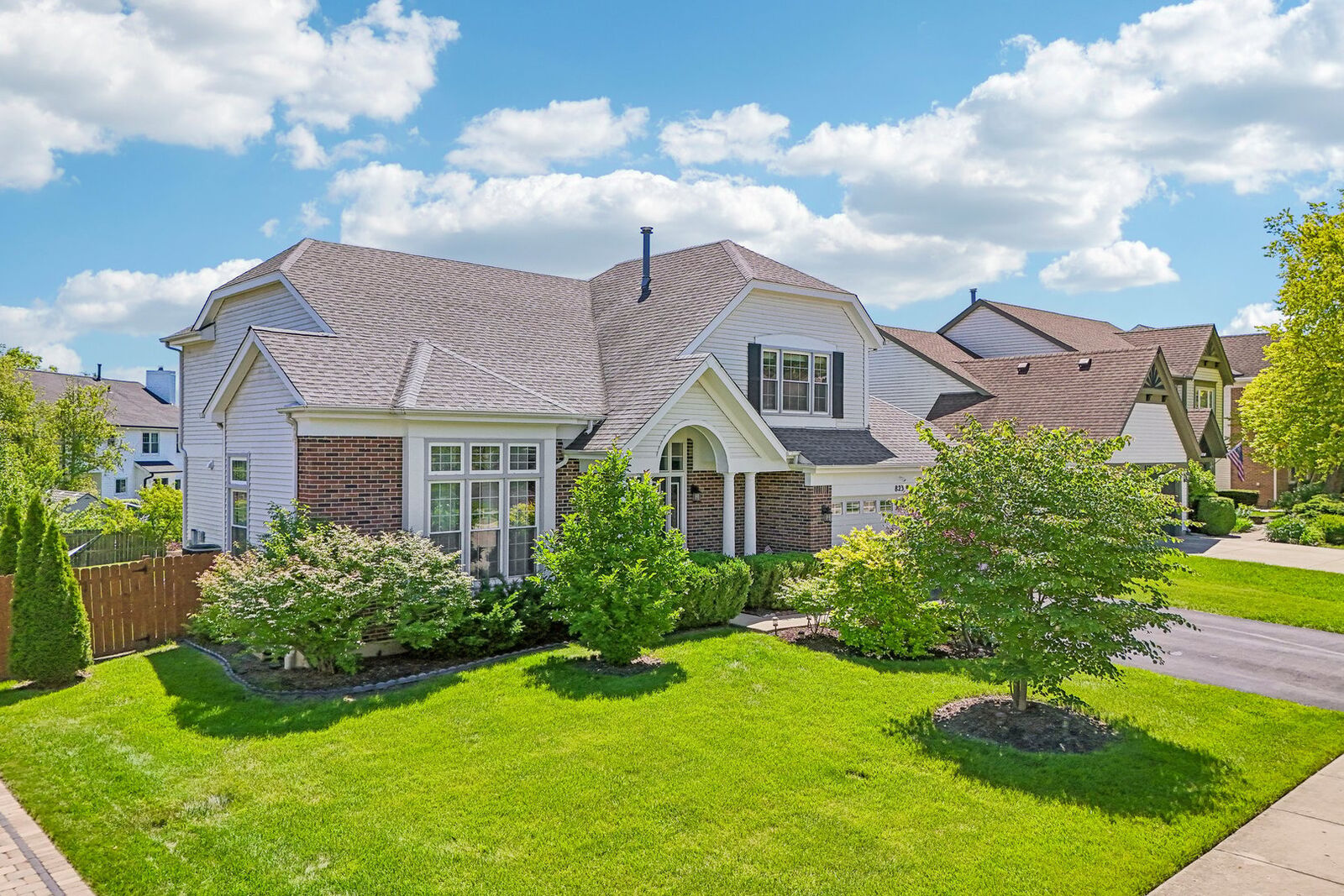 Property Photo:  823 Warwick Lane  IL 60047 