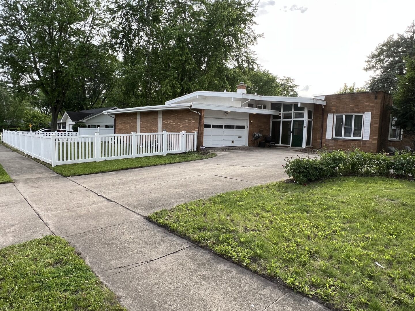 Property Photo: 616 Seneca Drive IL 60506
