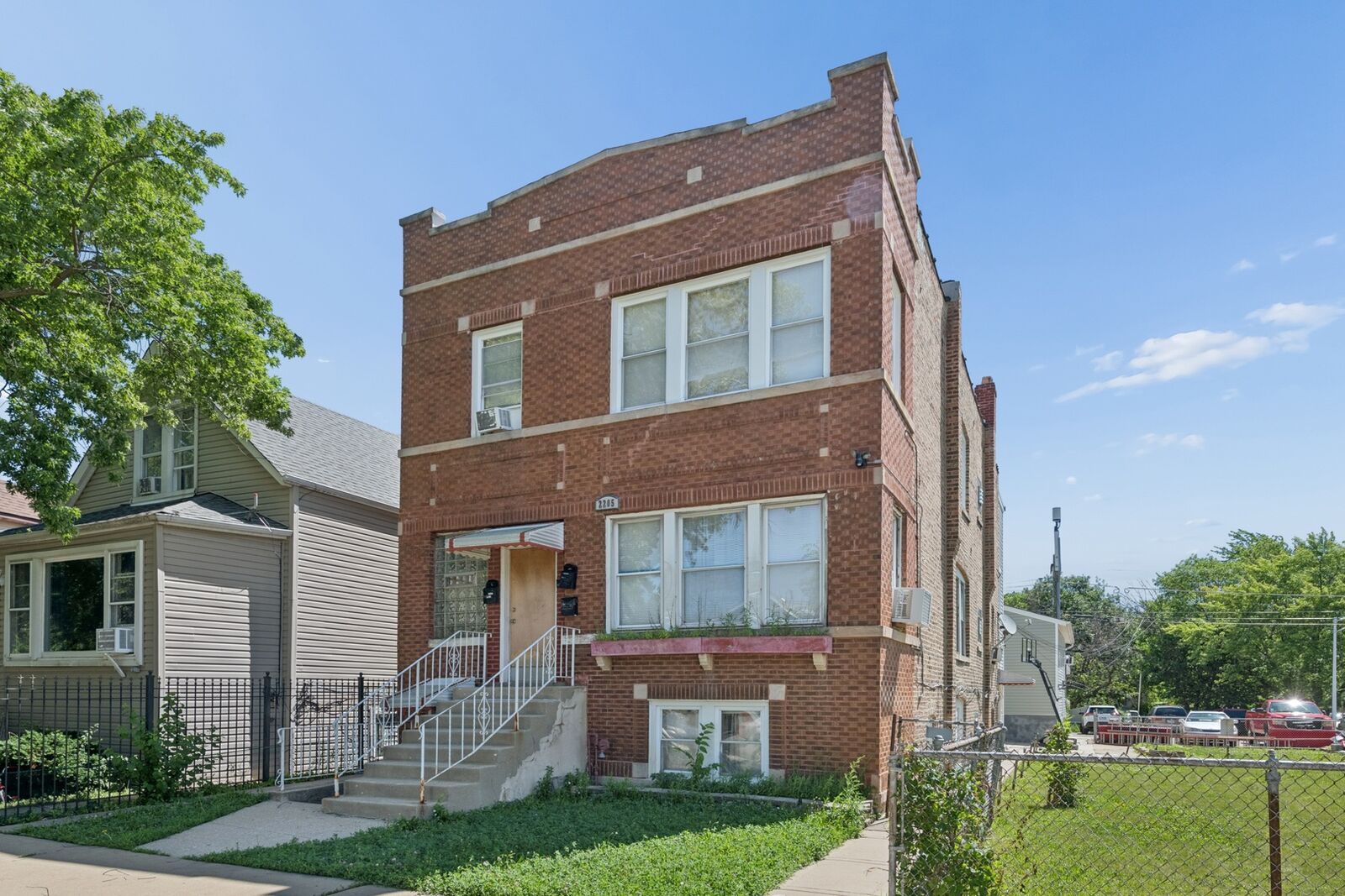 Property Photo:  2205 N Melvina Avenue  IL 60639 