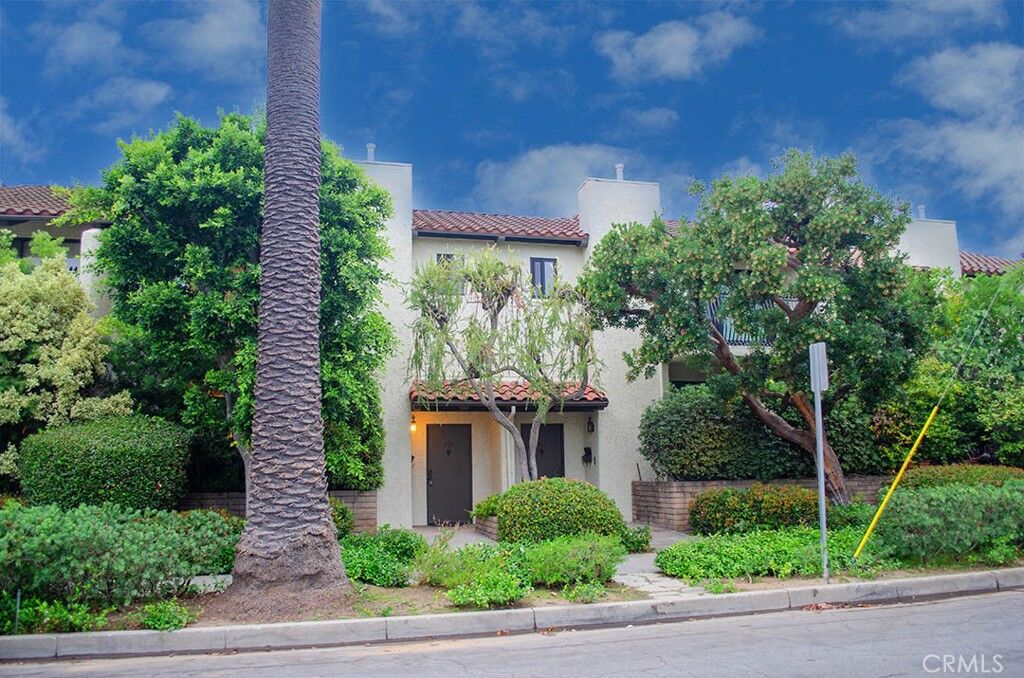 Property Photo:  469 S Catalina Avenue  CA 91106 