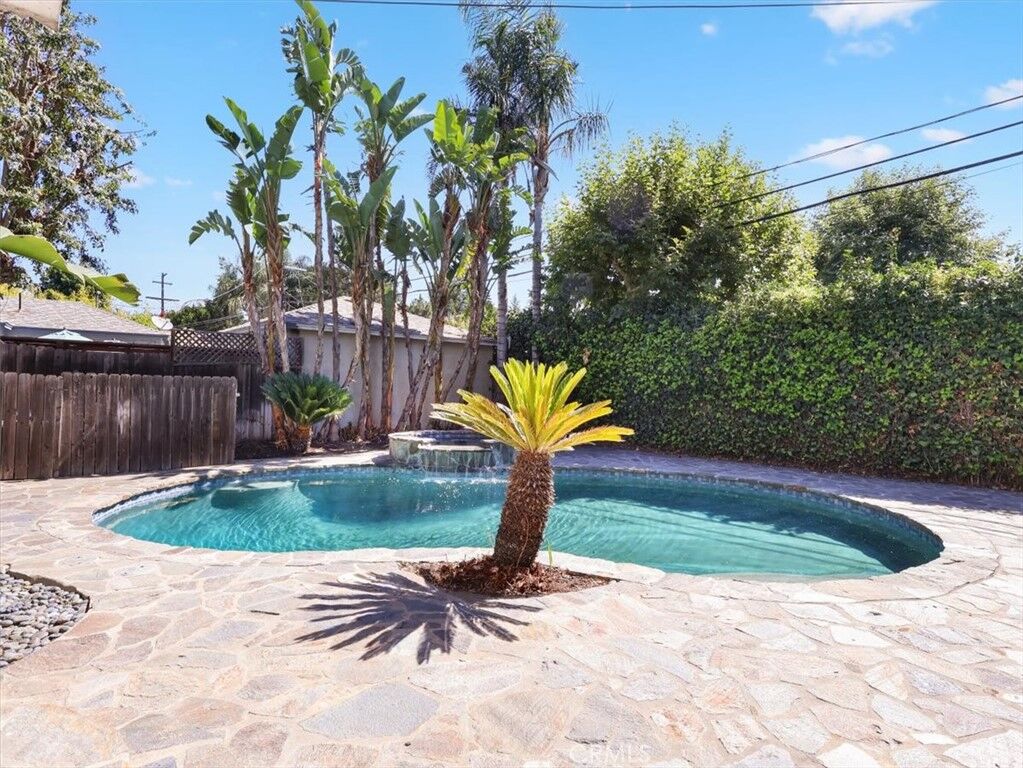 Property Photo:  15460 Sylvan Street  CA 91411 