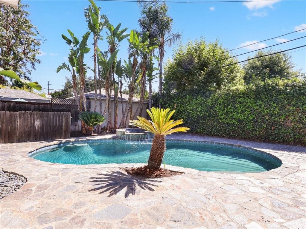 Property Photo:  15460 Sylvan Street  CA 91411 