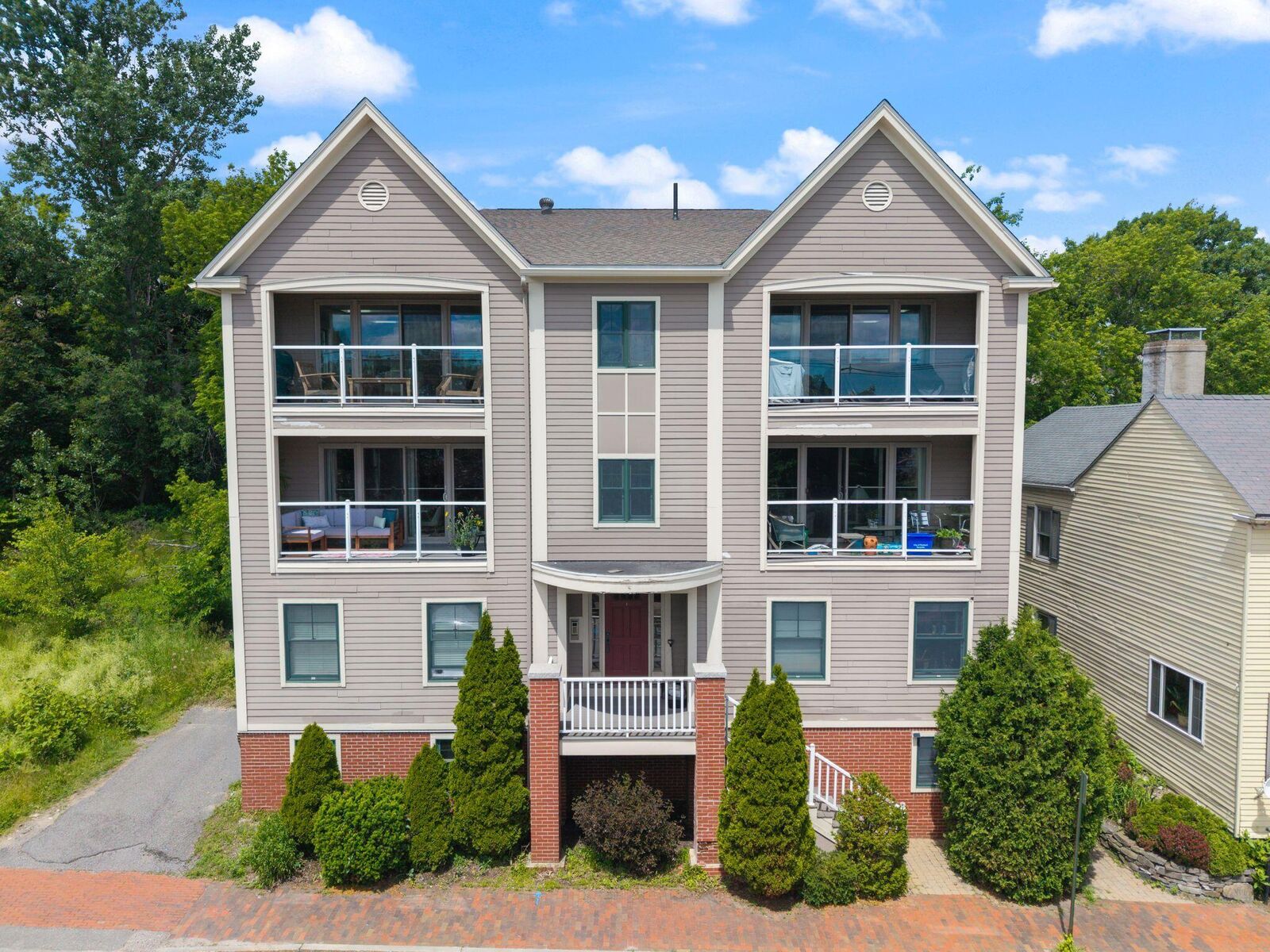 Property Photo: 16 Guilford Court 2B ME 04101