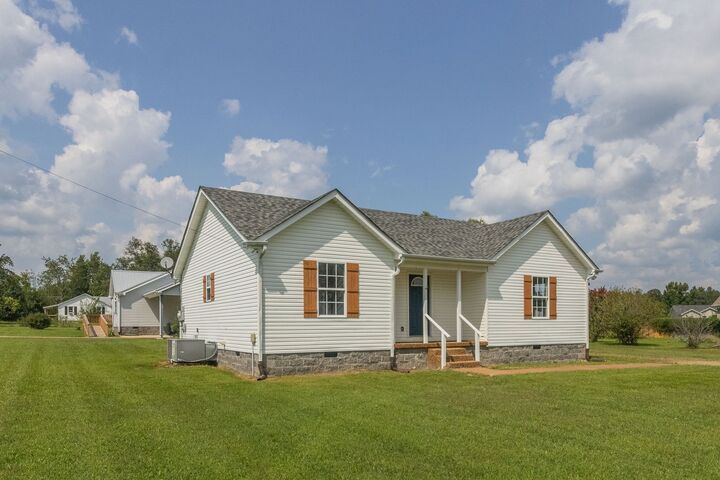 Property Photo:  103 Robin Hood Rd  TN 38462 