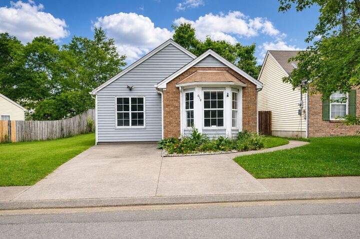 Property Photo:  614 Poplar Pl  TN 37216 